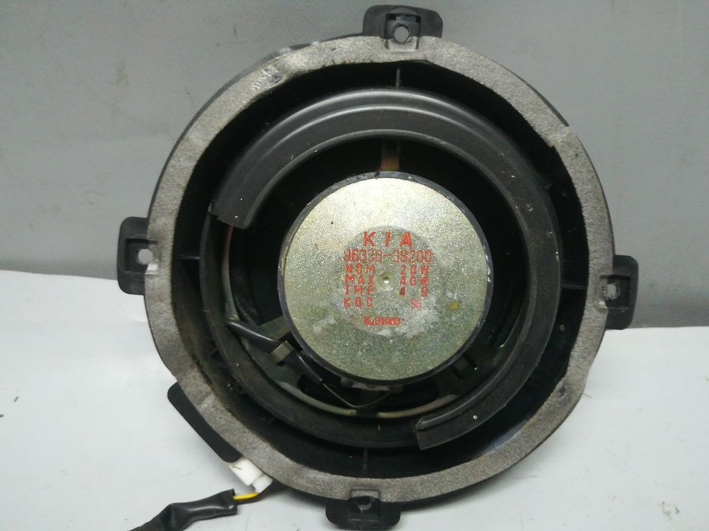Динамик к Kia Optima 2001
