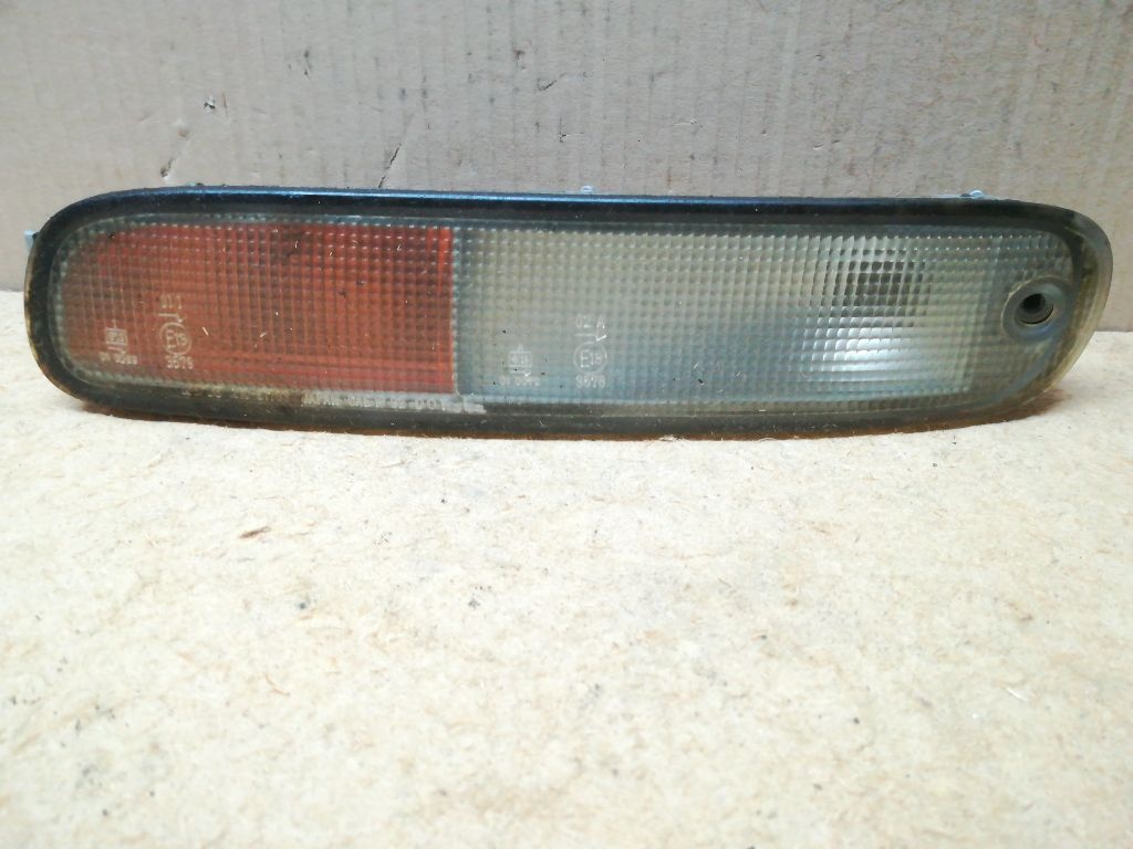 Поворотник левый к Mazda 323 1995