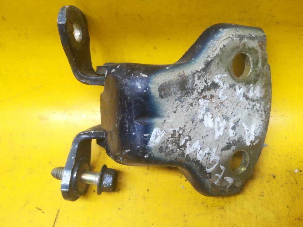 Петля двери к Daewoo Leganza 2002