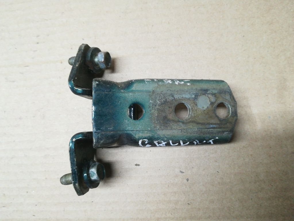Петля двери к Mitsubishi Galant 2001