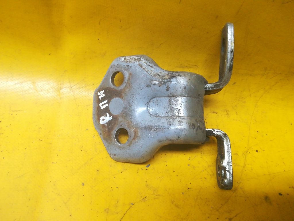 Петля двери к Mazda 323 1996