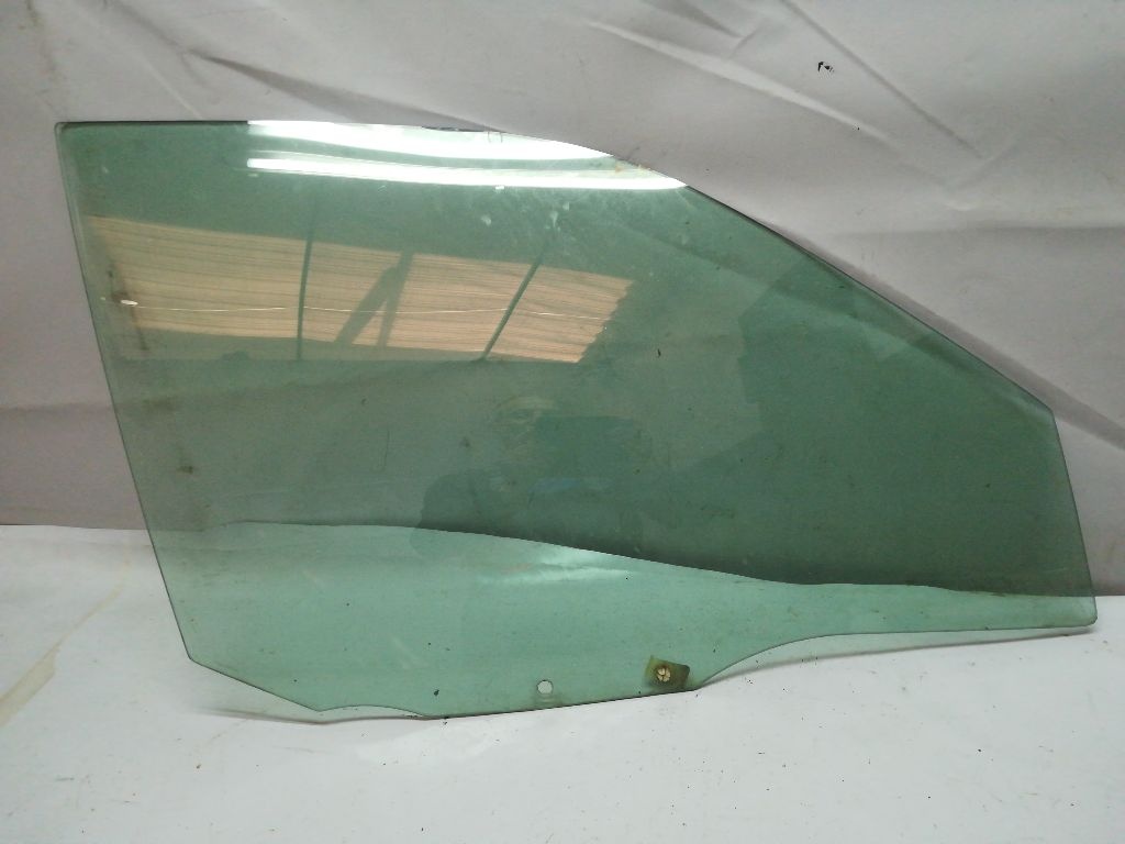Стекло двери передней правой к Mazda 626 2001