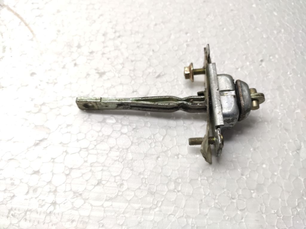 Ограничитель открывания двери к Mazda 323 1996