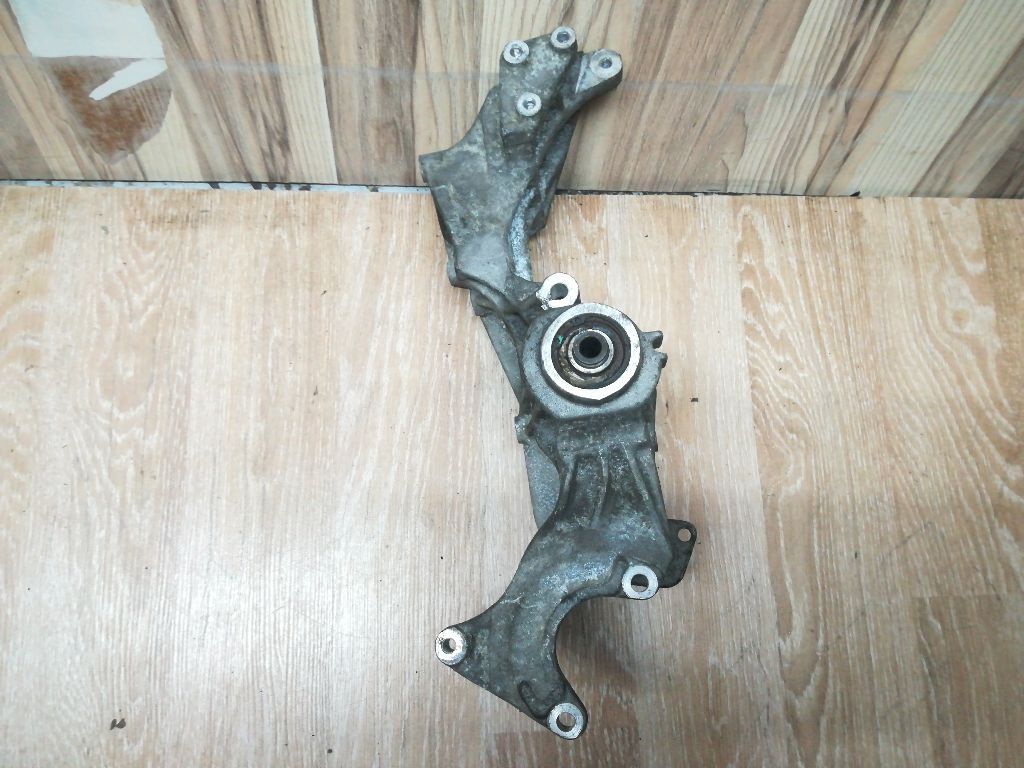 Кронштейн генератора к Audi A4 1995