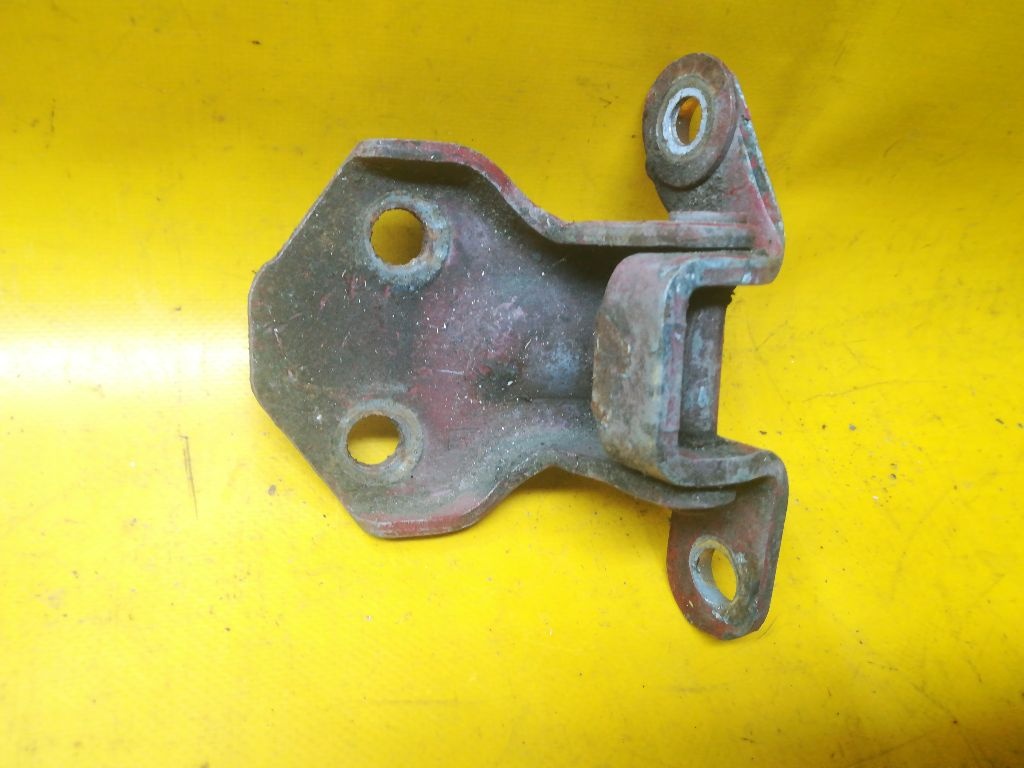 Петля двери к Mazda 323 1995