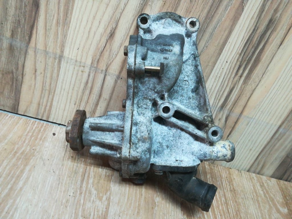 Помпа к Audi A4 1999