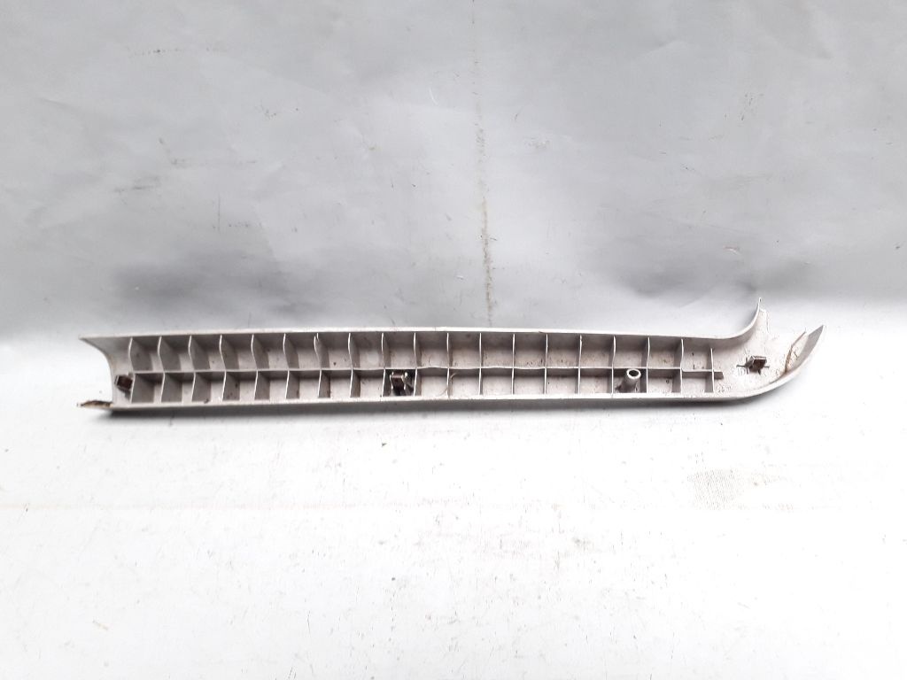 Пластик к Mazda MPV 2001