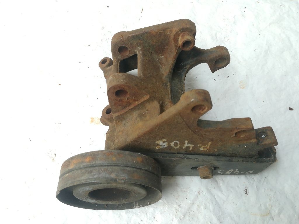 Кронштейн генератора к Peugeot 405 1996