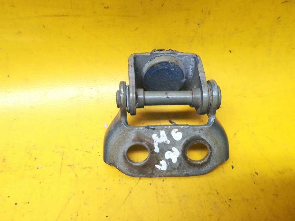Петля капота к Mazda 6 2004