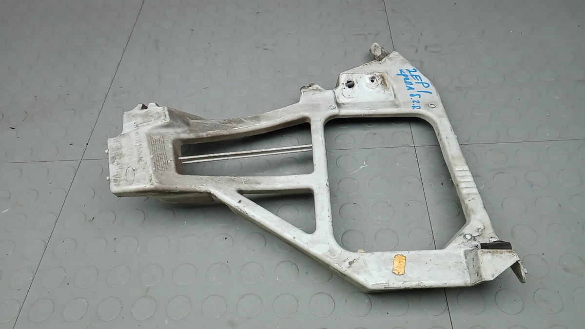 Кронштейн крепления бампера к Ford Focus 2009