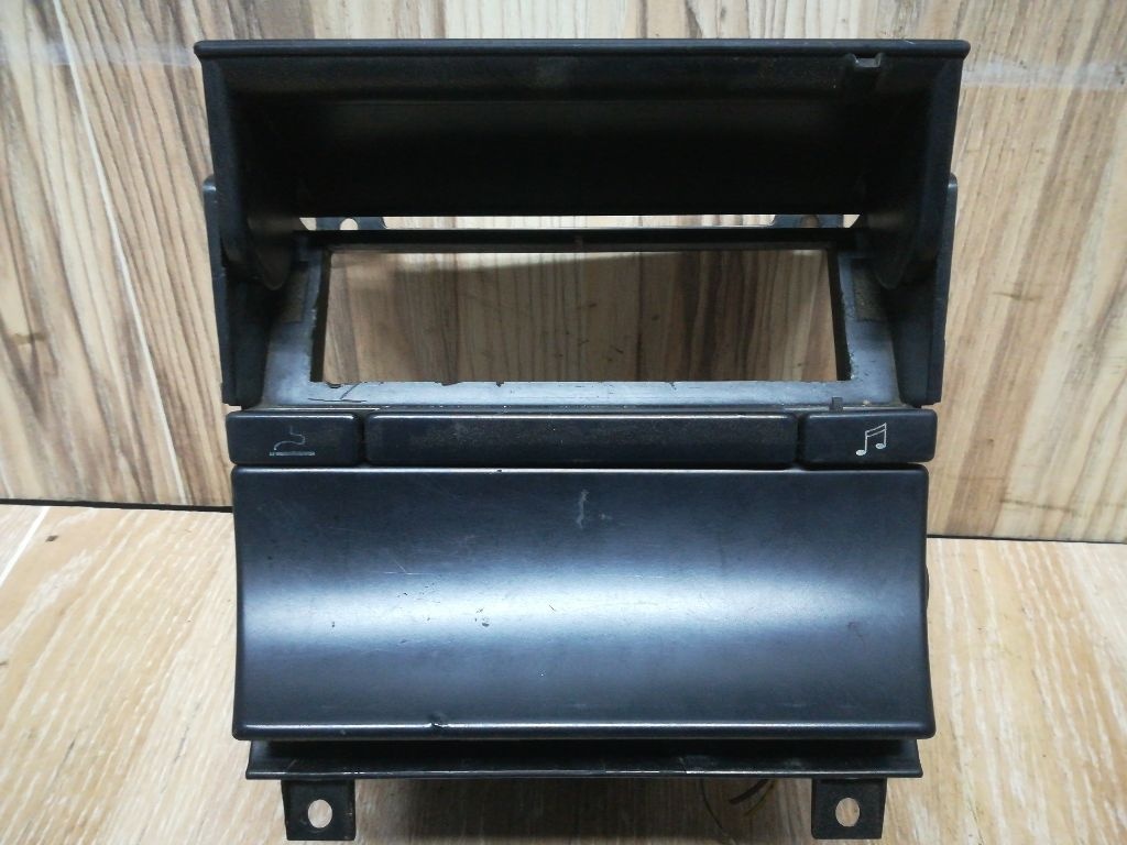Пепельница к Peugeot 405 1995