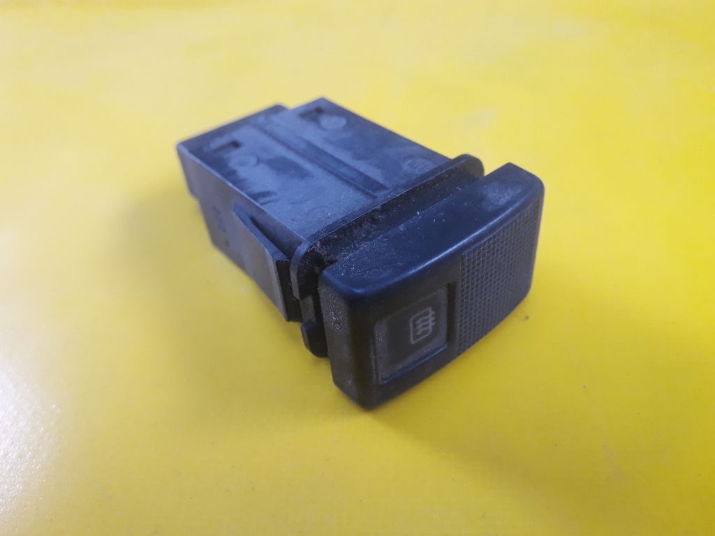 Кнопка  к Mazda 626 1998