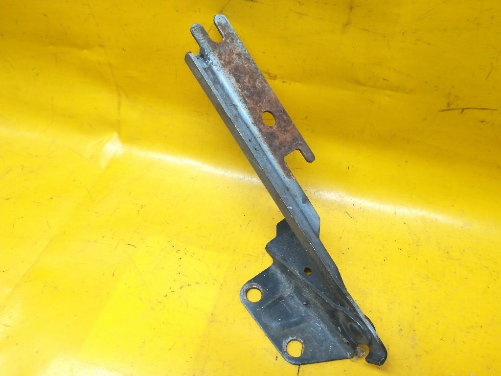 Петля капота к Kia Clarus 1997