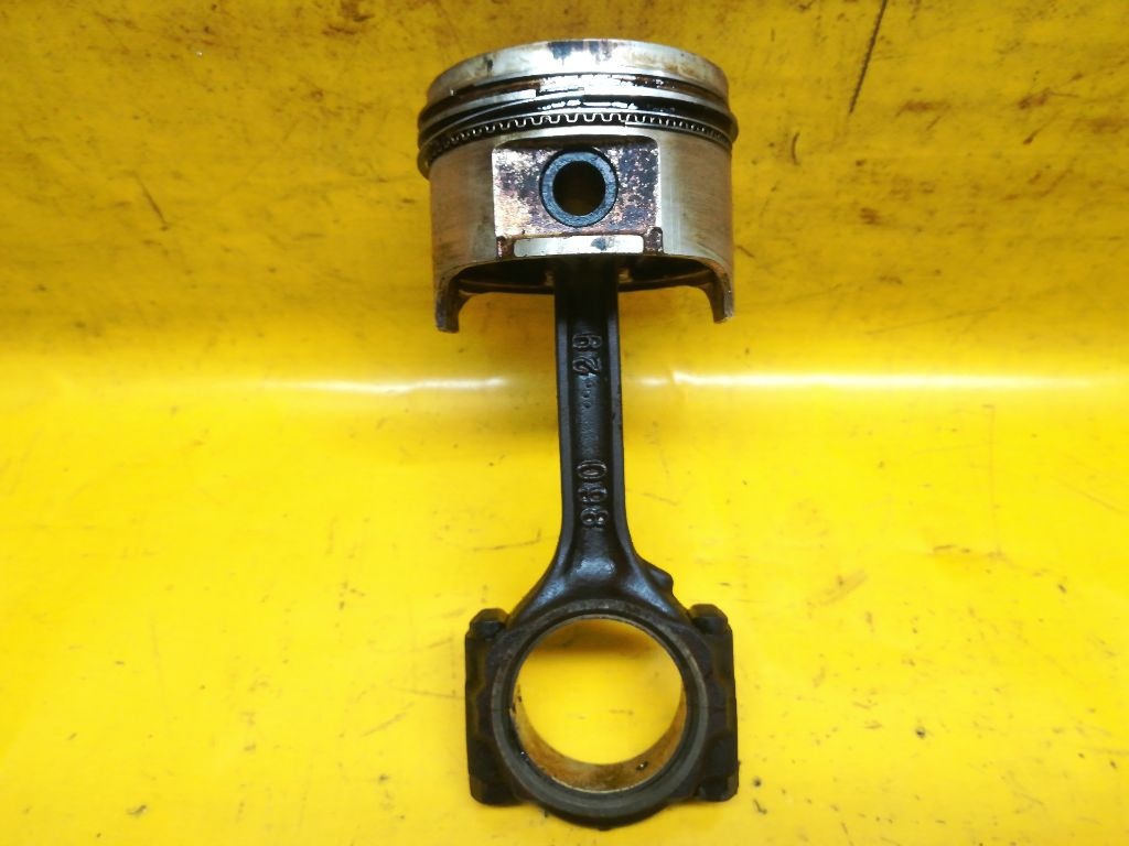 Поршень к Suzuki Swift 1995