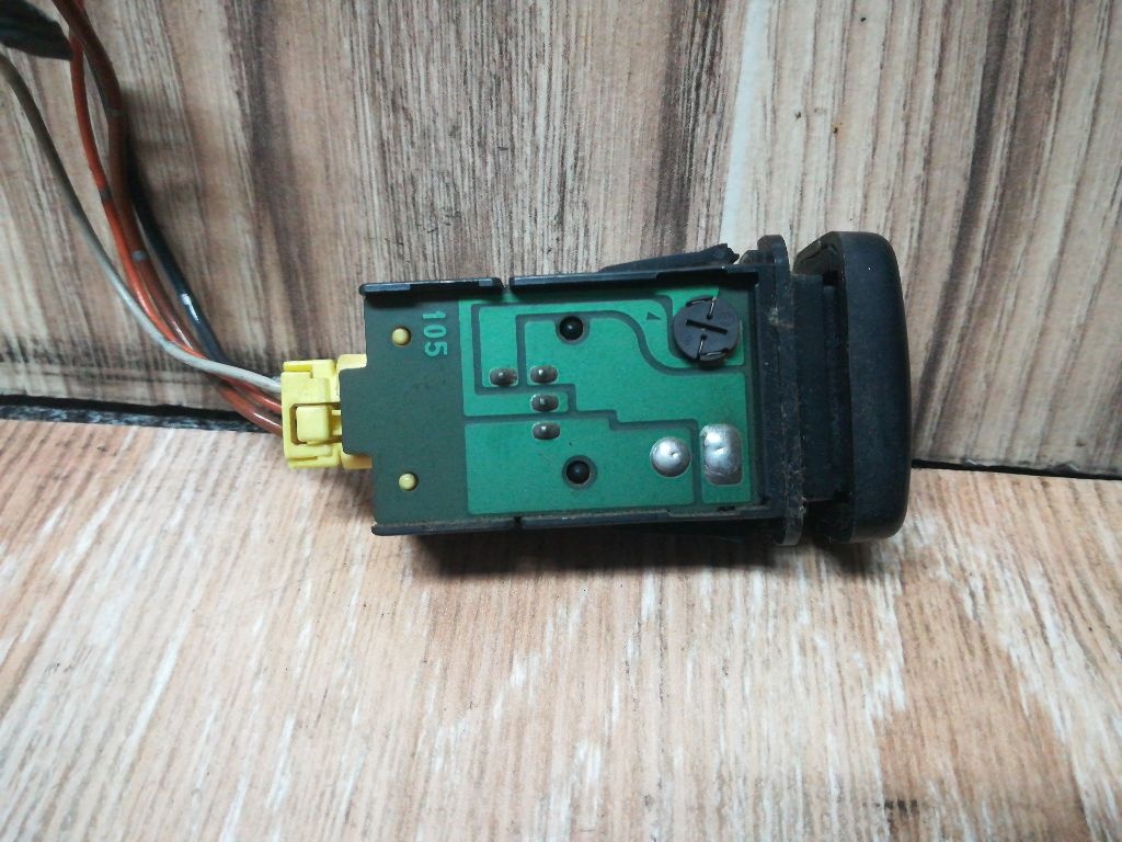 Кнопка противотуманных фар к Mazda 626 1995