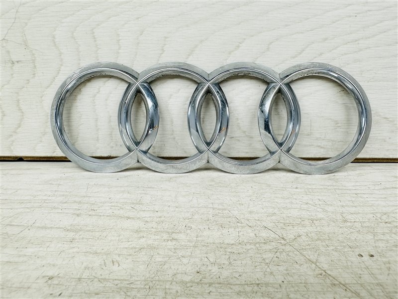 Эмблема к Audi A8 2009