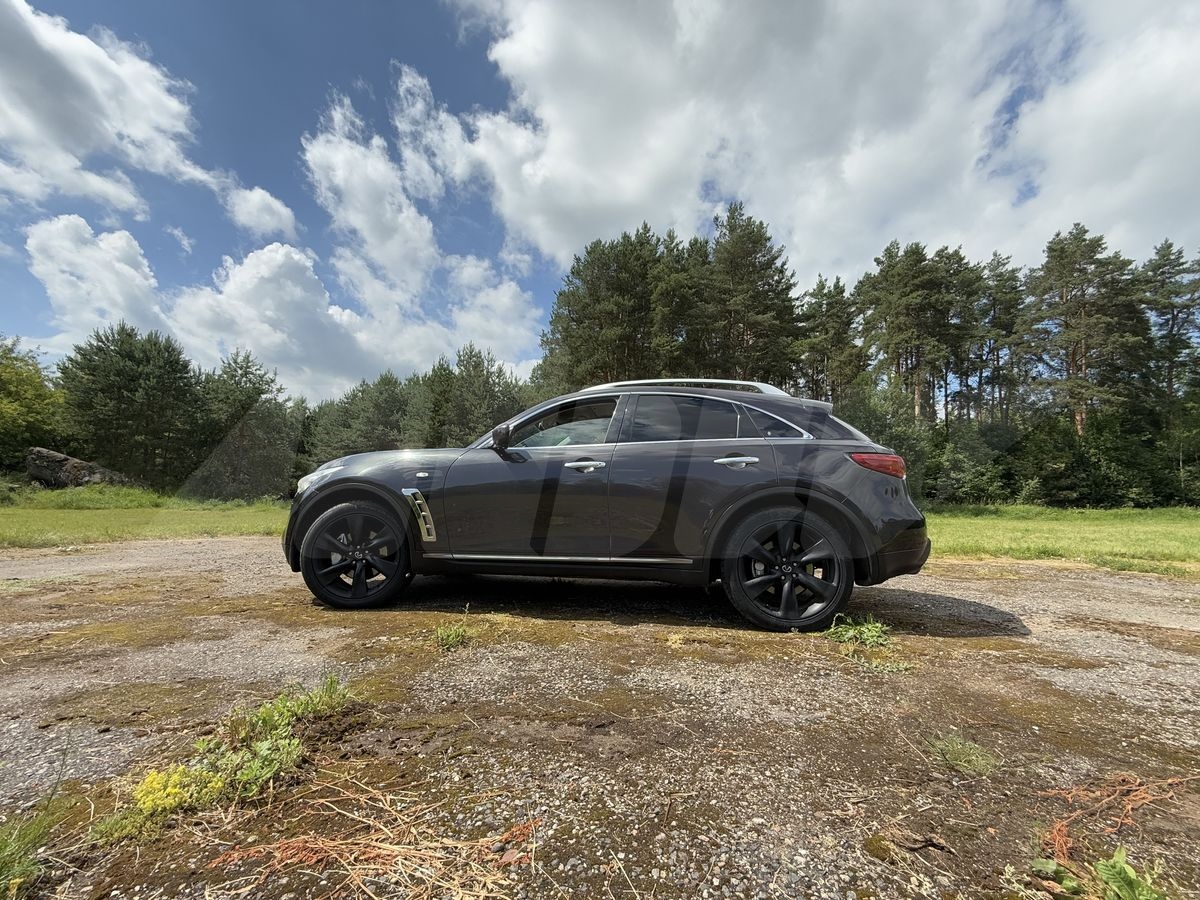 Infiniti FX II (S51), 2010