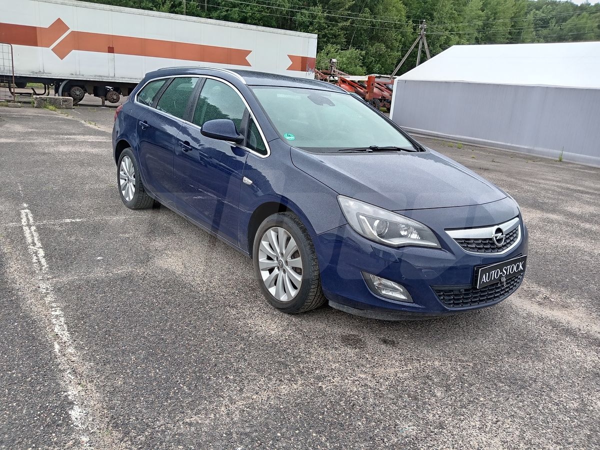 Opel Astra J, 2011