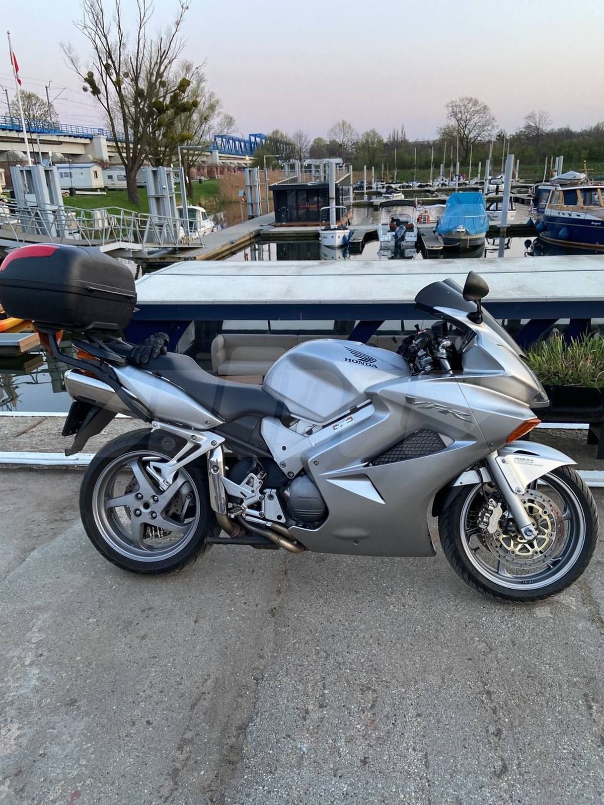 Honda VFR 800, 2005