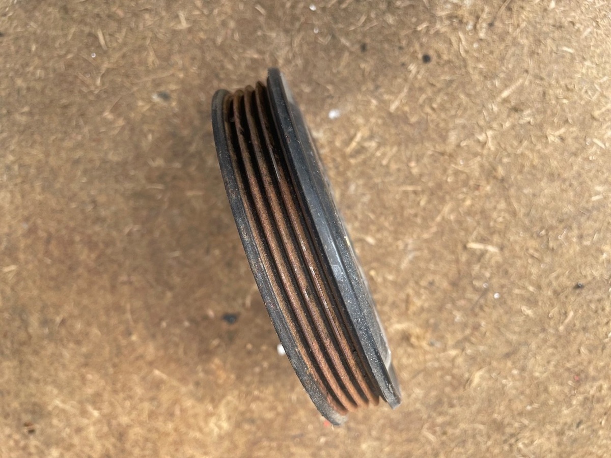 Шкив помпы к Toyota Yaris 2004