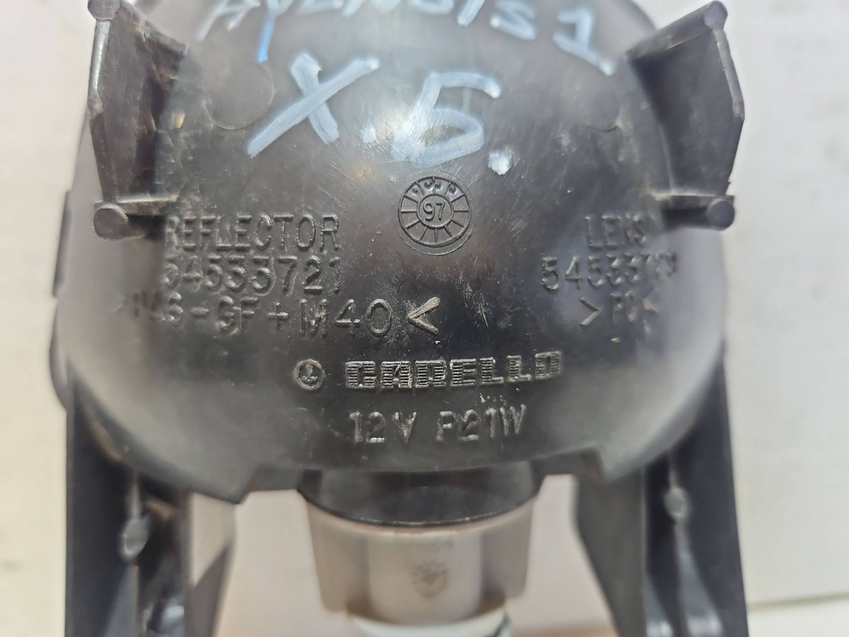 Стоп-сигнал к Toyota Avensis 2002
