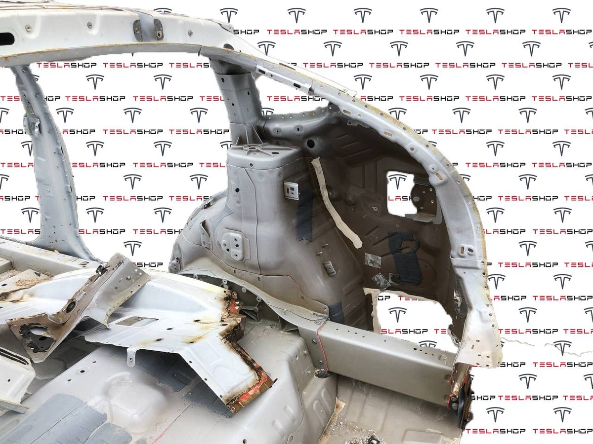 Четверть кузова к Tesla Model X 2022