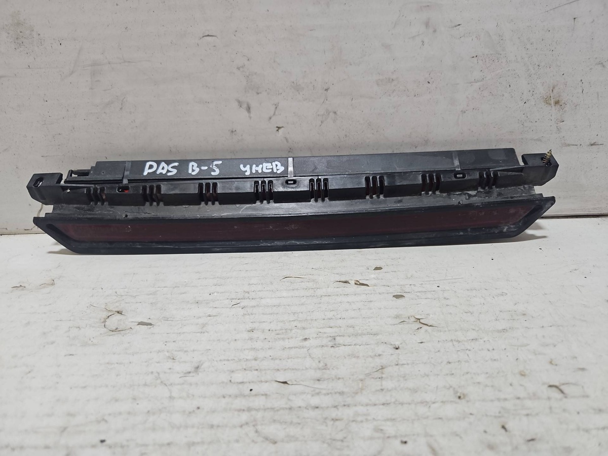 Стоп-сигнал к Volkswagen Passat 1999