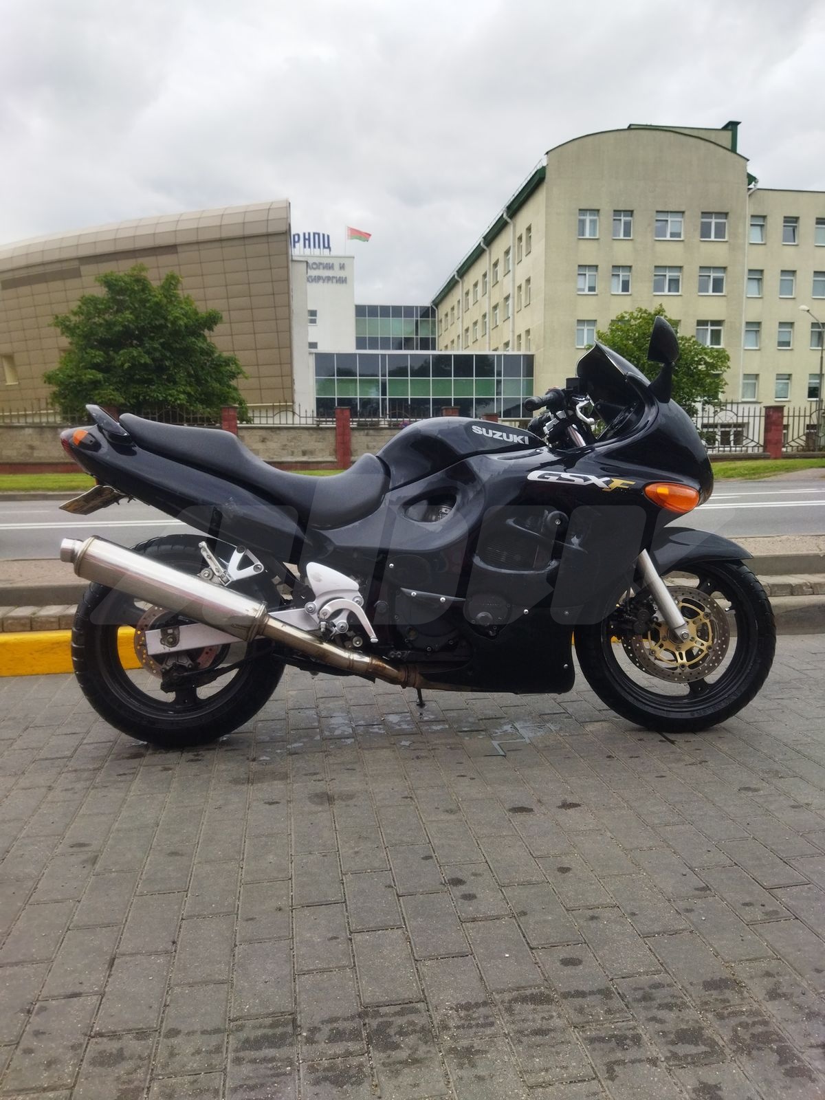 Suzuki GSX 750F Katana, 2001