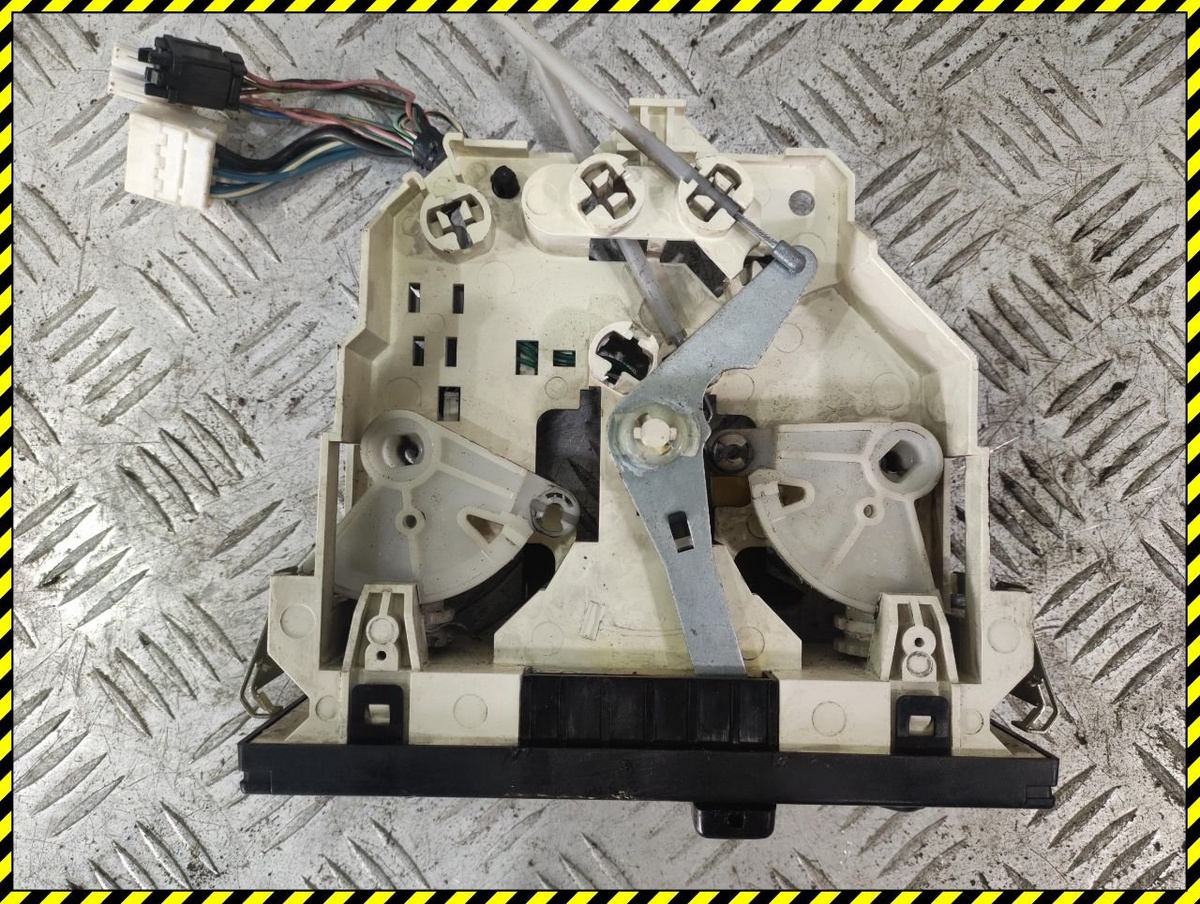 Переключатель отопителя (печки) к Mazda 626 1998