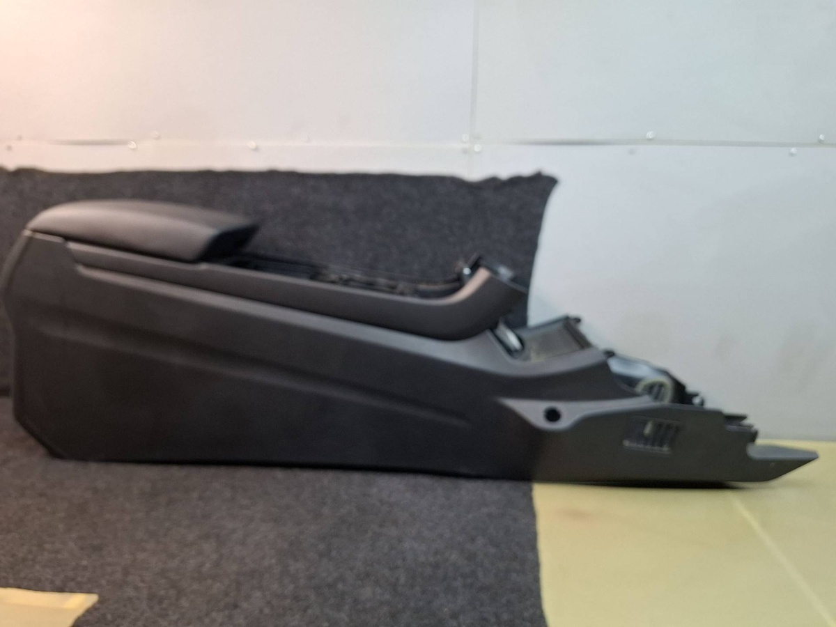 Подлокотник к Ford Edge 2020