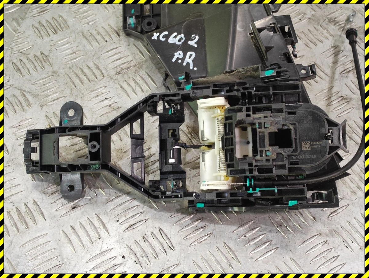 Кронштейн ручки двери к Volvo XC90 2019