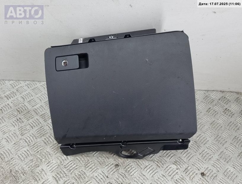 Бардачок к Volkswagen Passat 2005