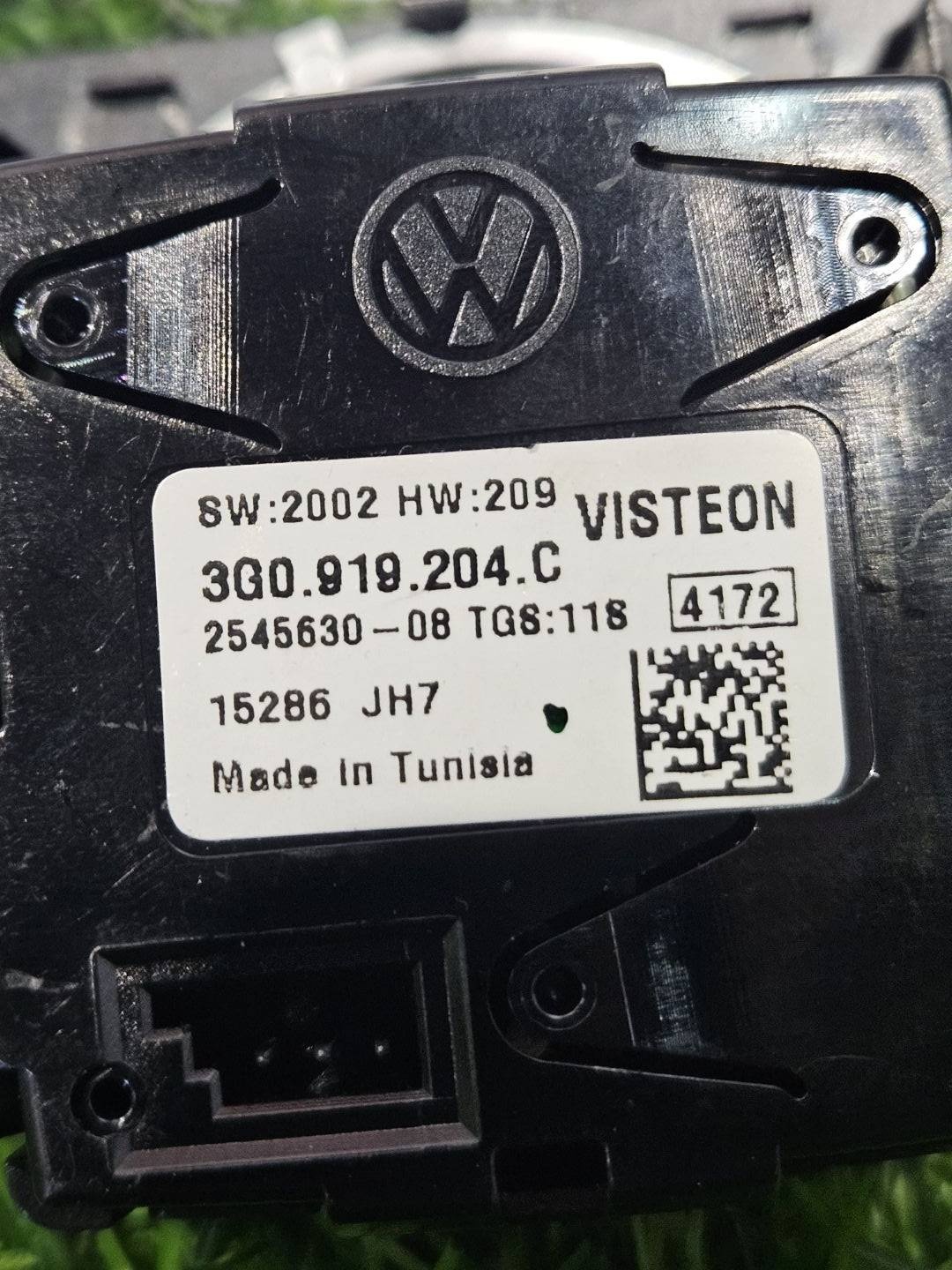 Часы к Volkswagen Passat 2016