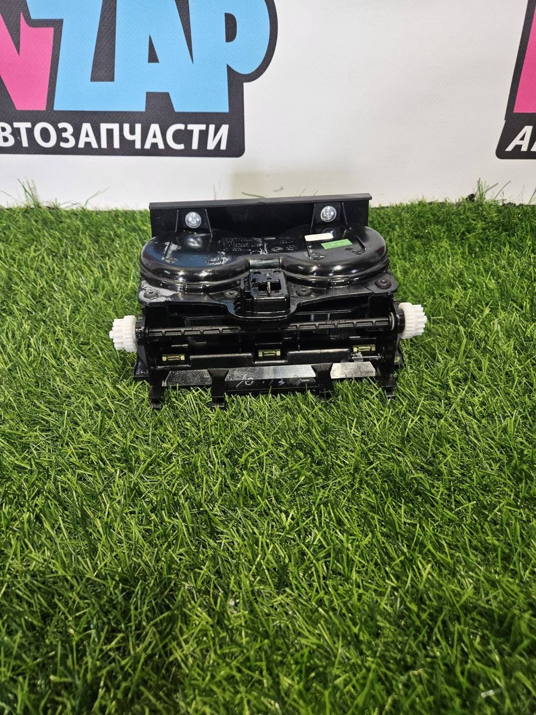 Подстаканник к Tesla Model X 2022