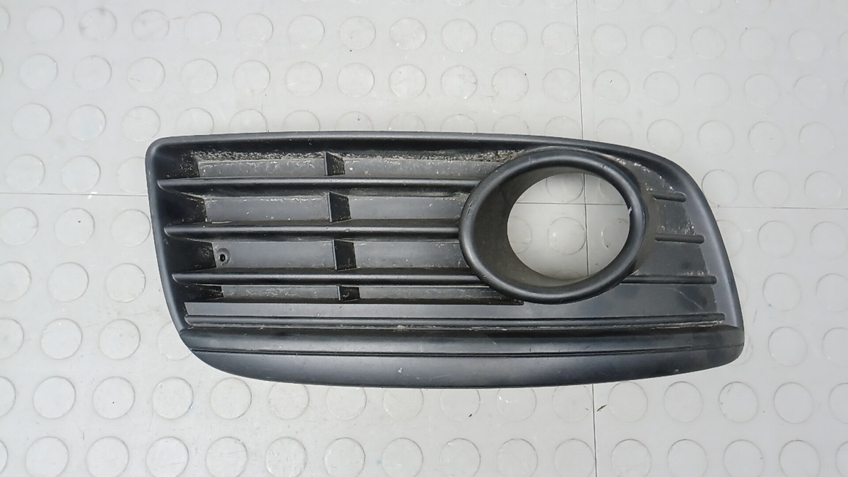 Решетка бампера к Volkswagen Golf 2006