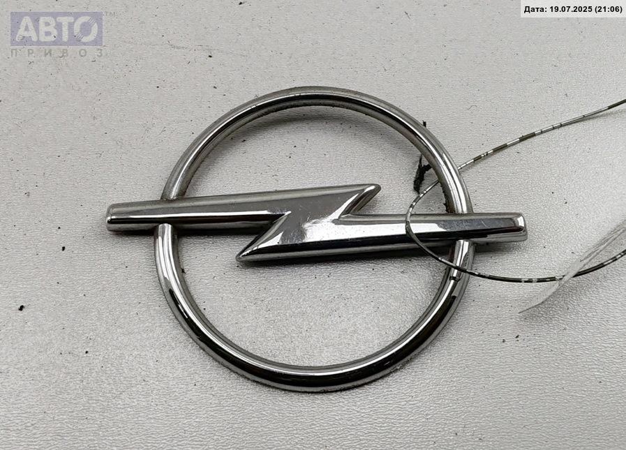 Эмблема к Opel Vectra 2001