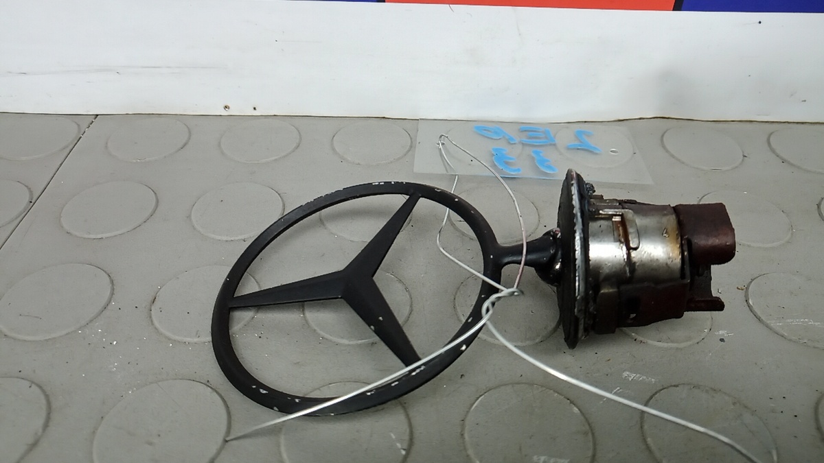 Эмблема к Mercedes-Benz C-klasse 2004