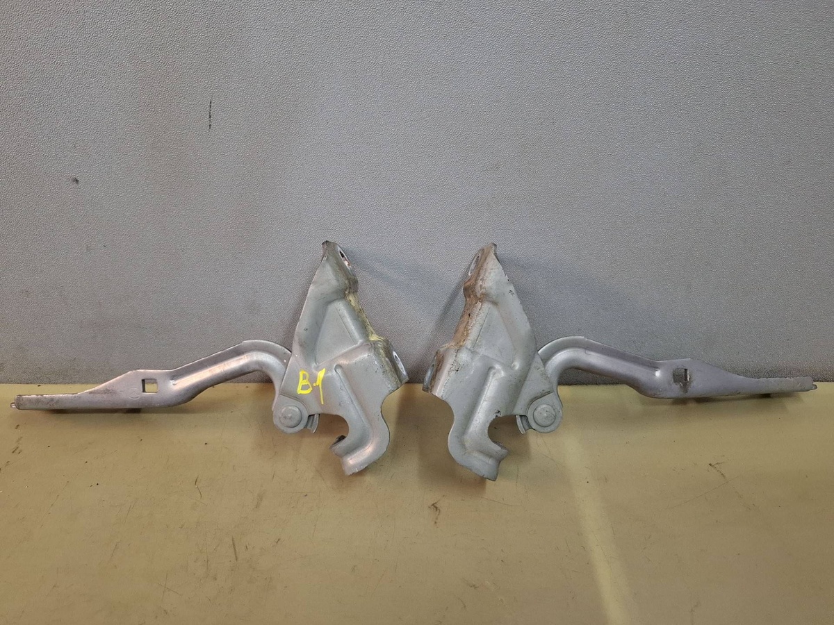 Петля капота к Mazda CX-7 2008