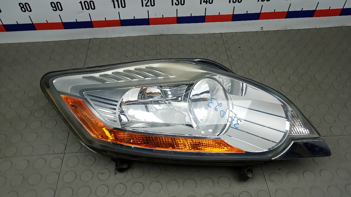 Фара правая к Ford Kuga 2010