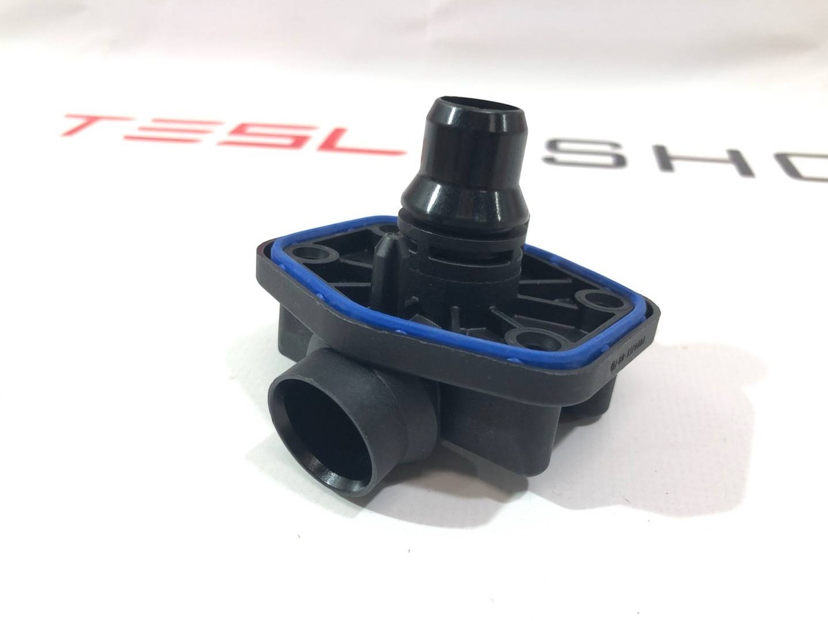 Штуцер к Tesla Model Y 2020