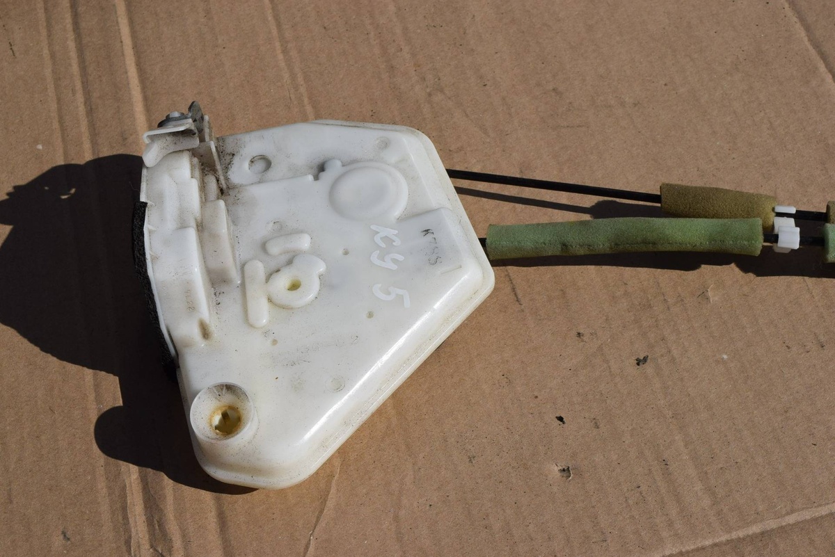 Замок двери передней левой к Mazda CX-5 2021