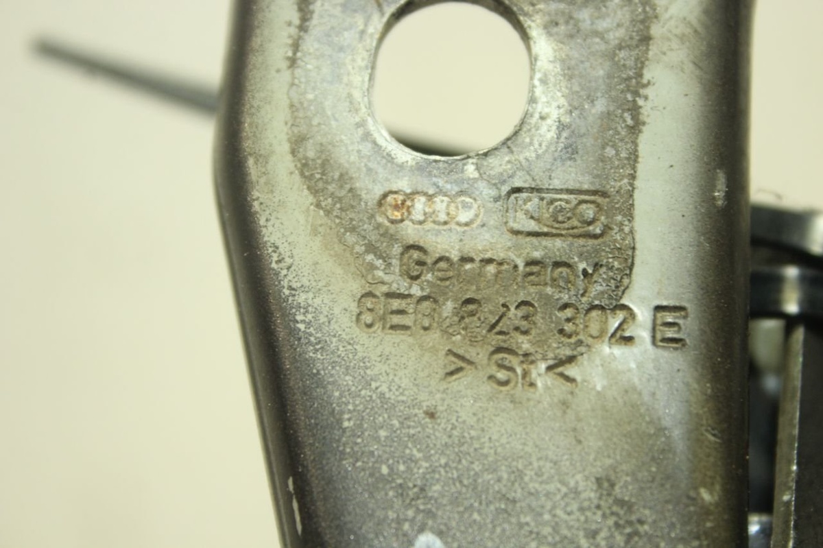Петля капота к Audi A4 2007