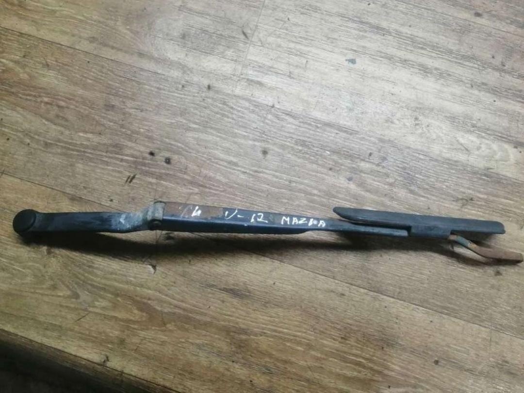 Щеткодержатель к Mazda 626 1995