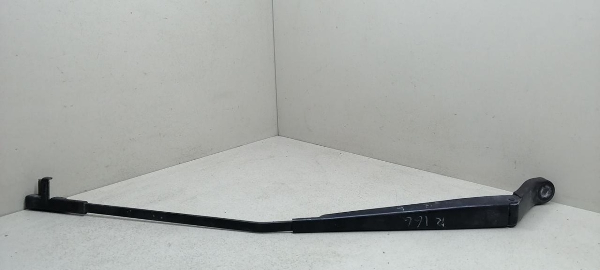 Щеткодержатель к Peugeot 407 2007