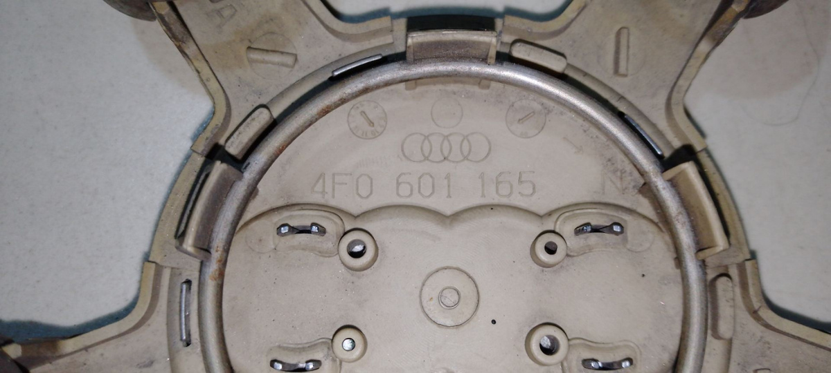 Колпачок литого диска к Audi A4 2011