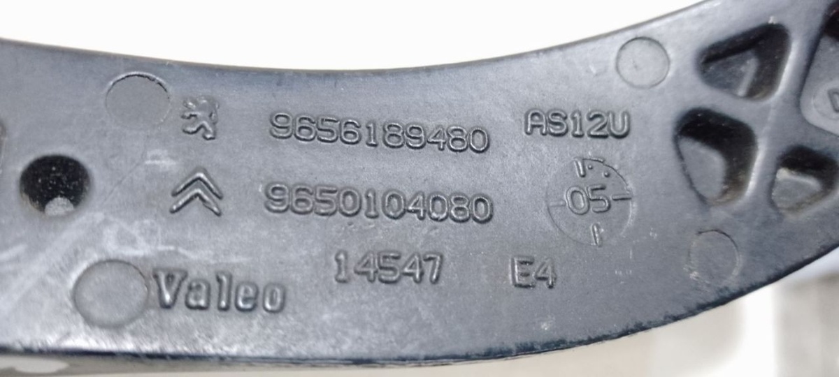 Щеткодержатель к Citroen C4 2005