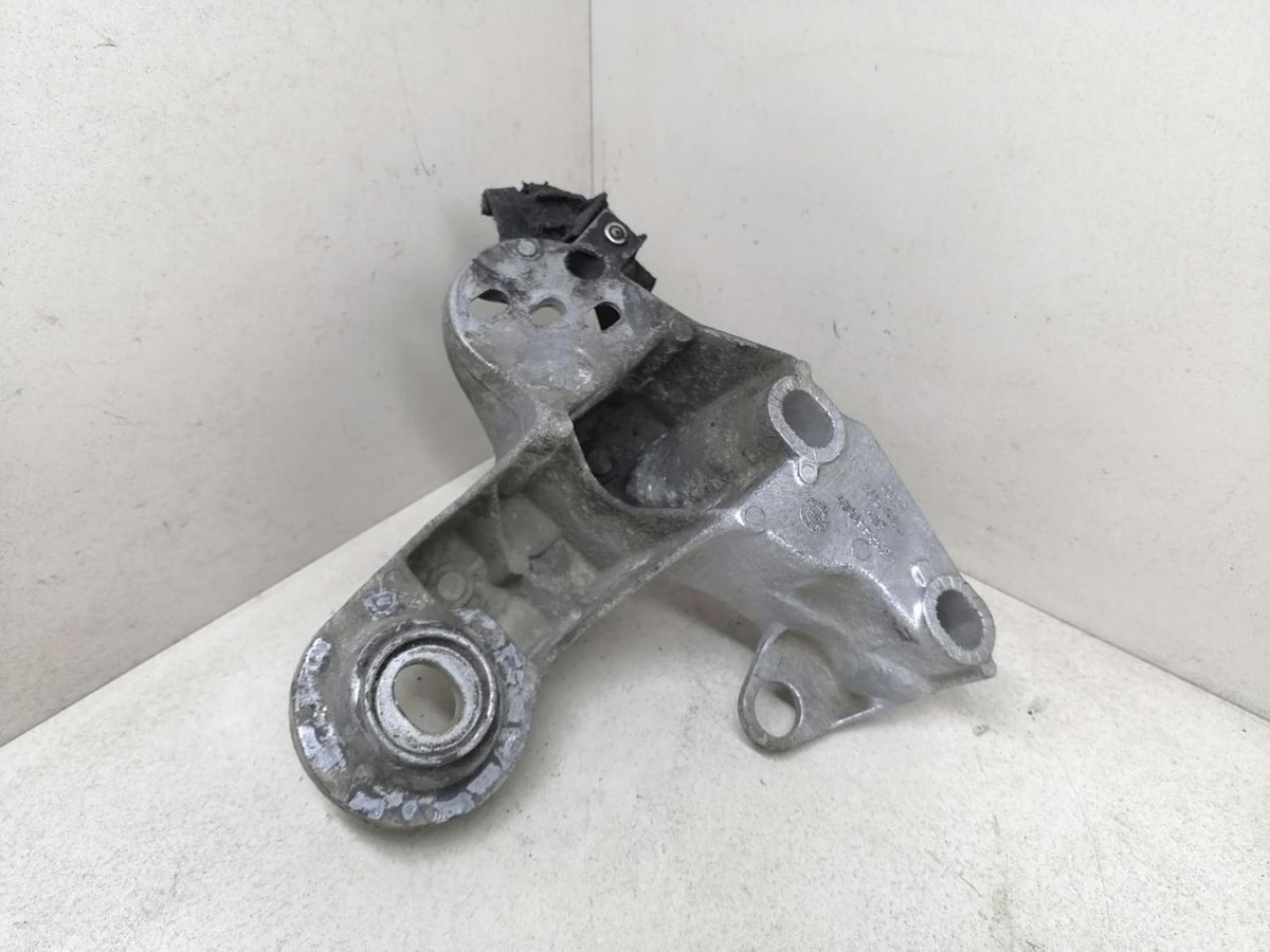 Крепление запасного колеса к Audi A4 1997