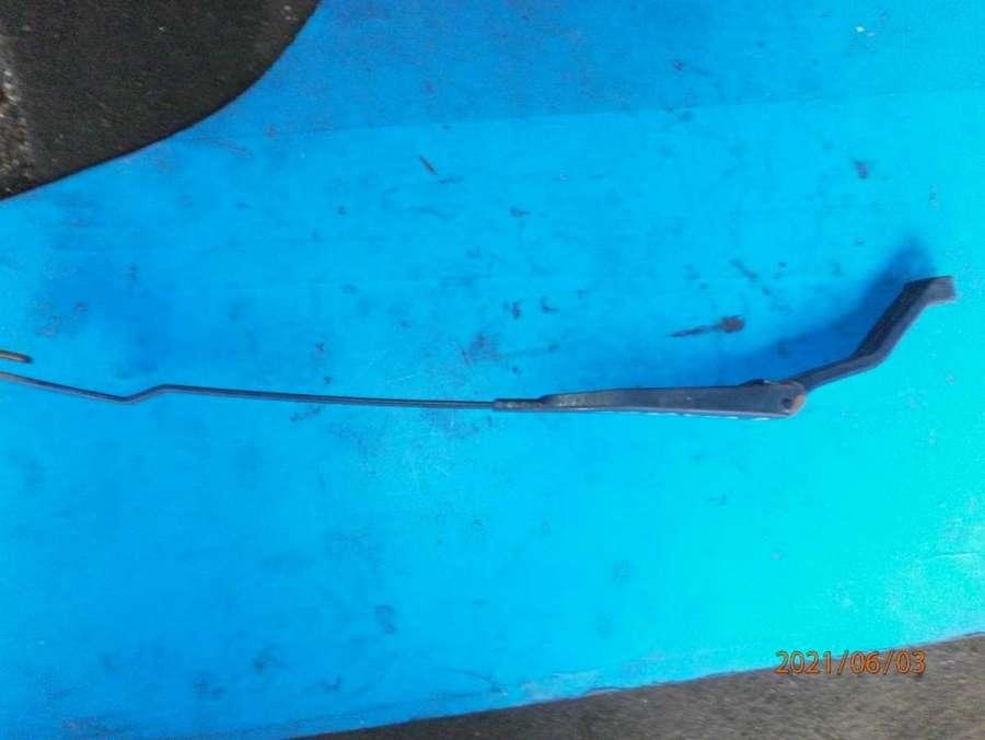 Щеткодержатель к Mitsubishi Carisma 1996