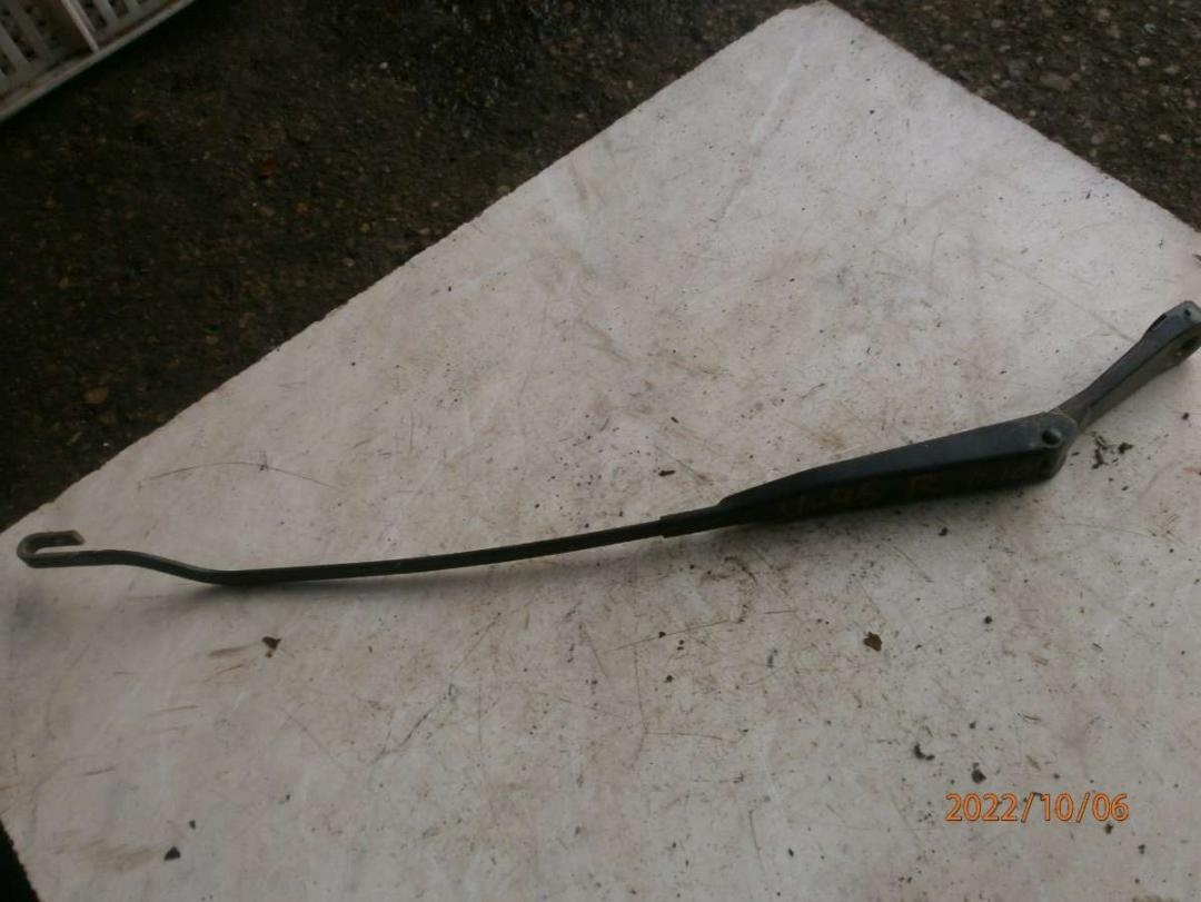 Щеткодержатель к Nissan Primera 1994