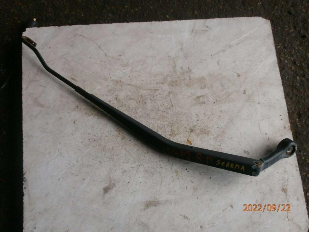 Щеткодержатель к Nissan Serena 1998